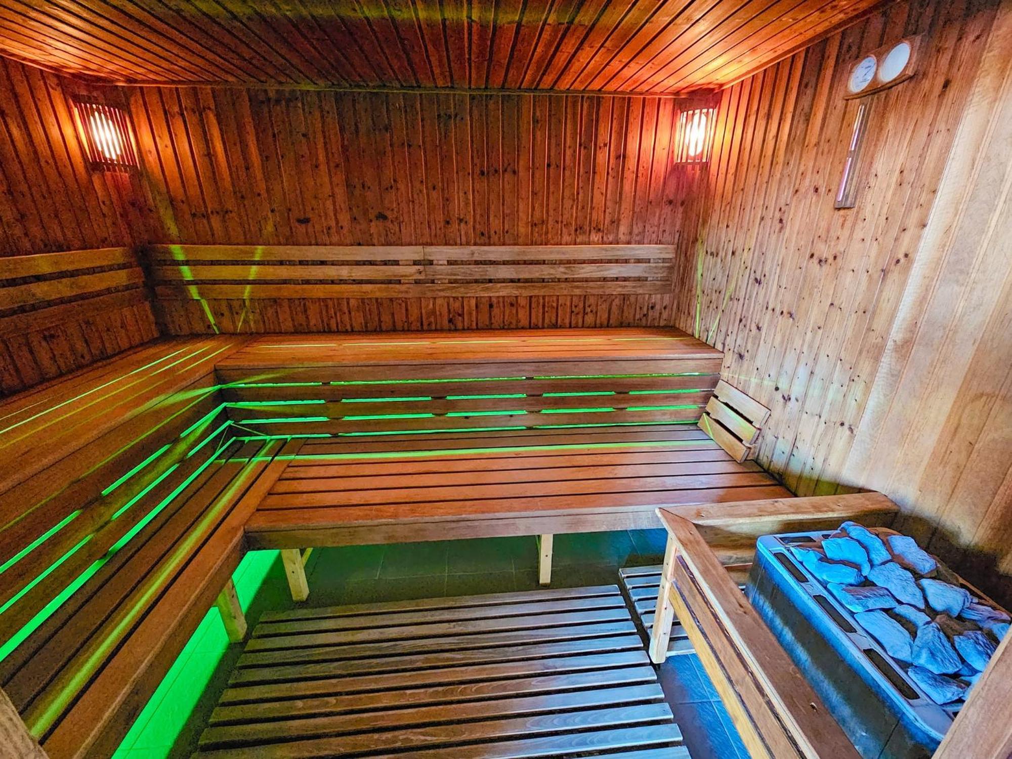 Harmonia Vendeghaz 100 Meterre Az Igali Gyogyfuerdotolアパートメント エクステリア 写真
