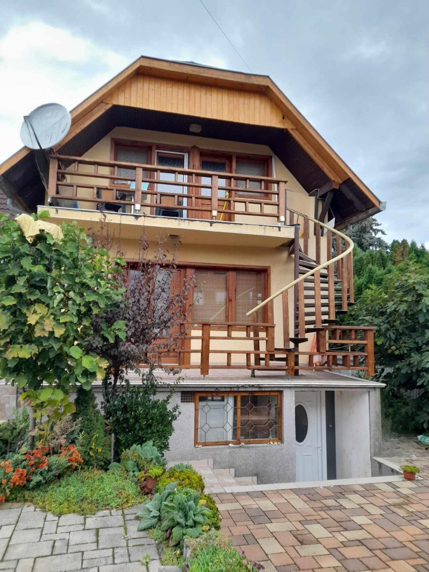 Harmonia Vendeghaz 100 Meterre Az Igali Gyogyfuerdotolアパートメント エクステリア 写真