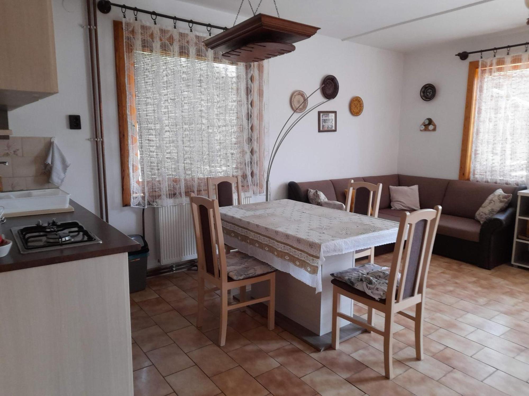 Harmonia Vendeghaz 100 Meterre Az Igali Gyogyfuerdotolアパートメント エクステリア 写真