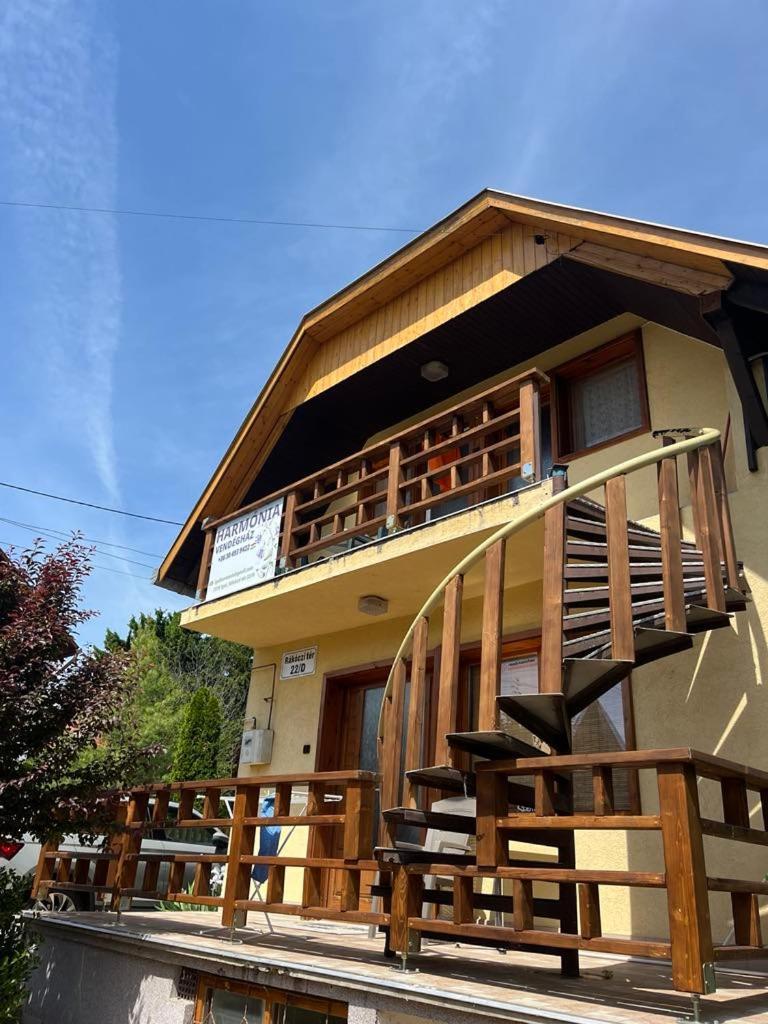 Harmonia Vendeghaz 100 Meterre Az Igali Gyogyfuerdotolアパートメント エクステリア 写真